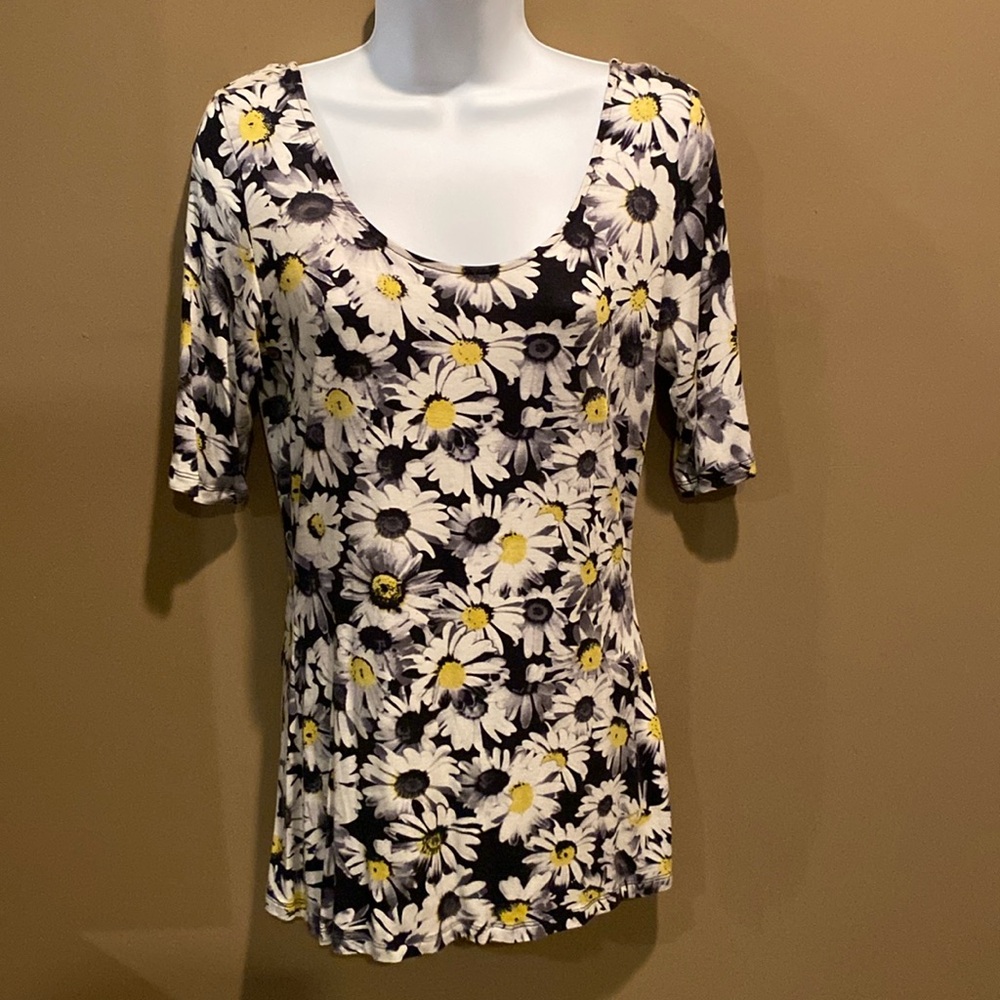 Rue21 flowered top size XL